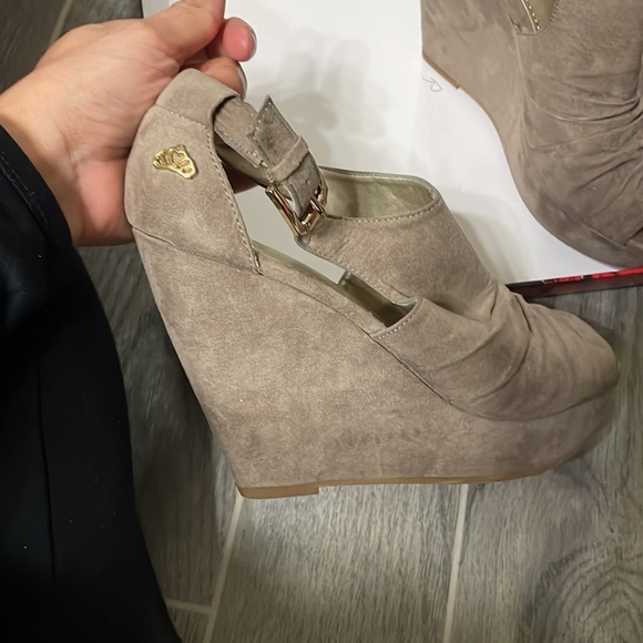 Taupe colored wedges. - Picture 2 of 2